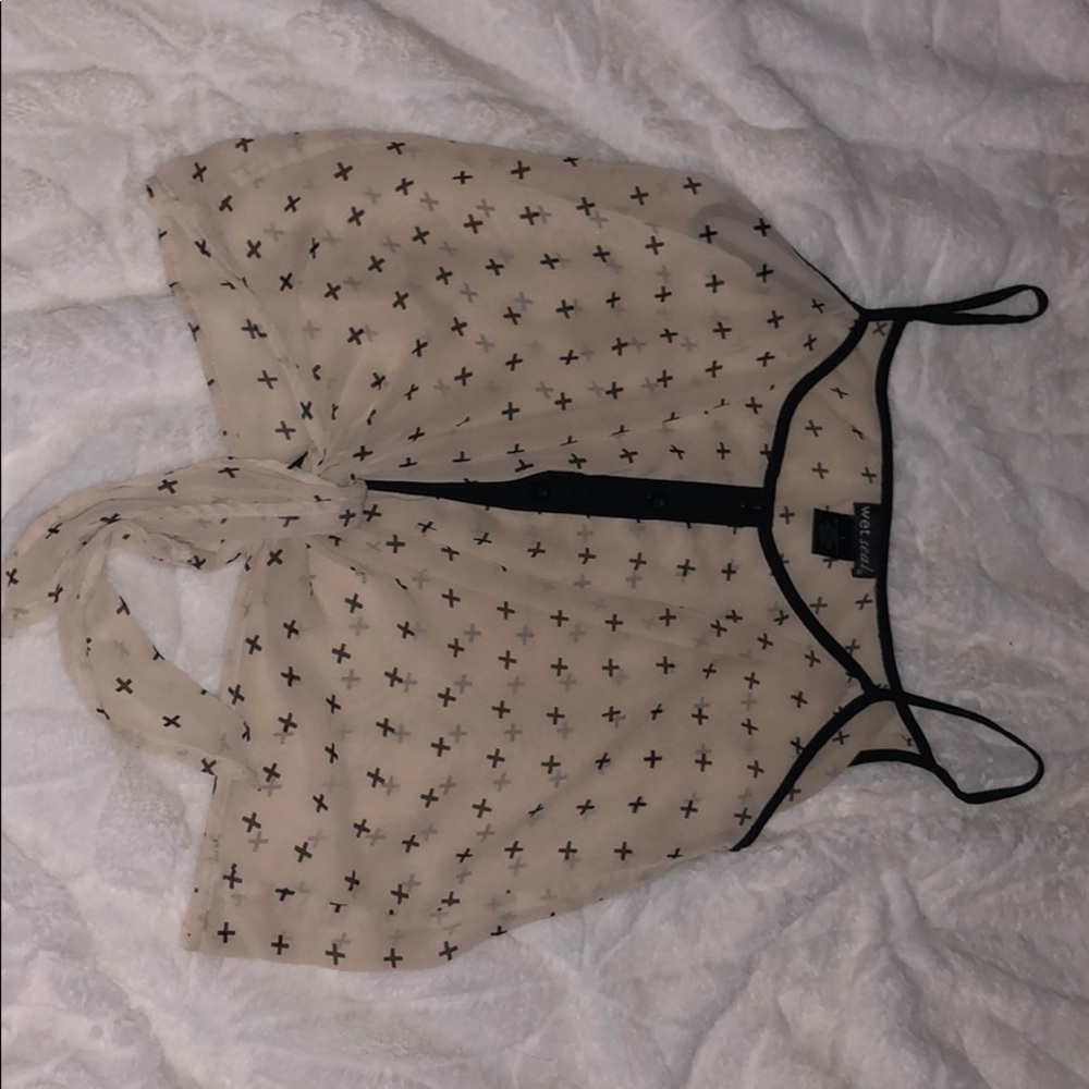 Cross pattern top from wet seal